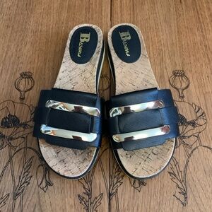 Browns black leather upper/cork footbed slides in EUC. Sz 7.